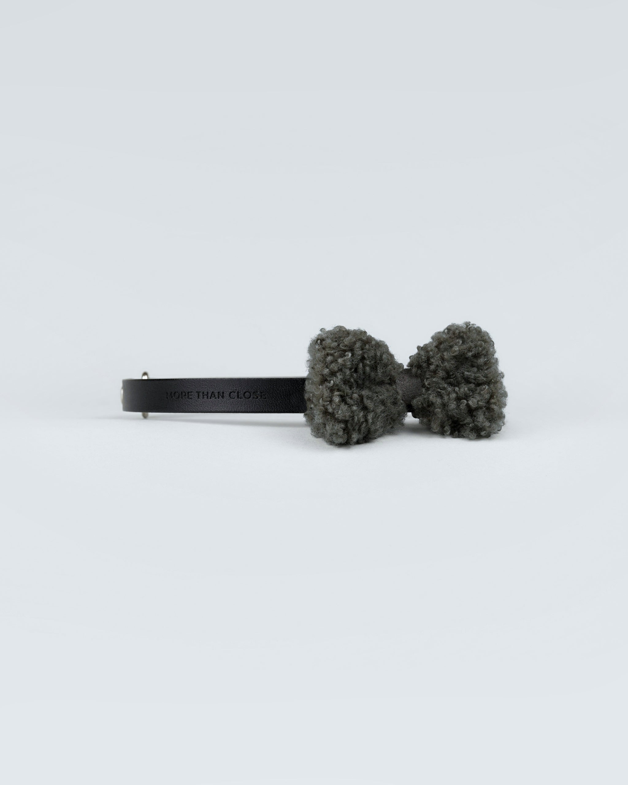 Bavente Collar Bow