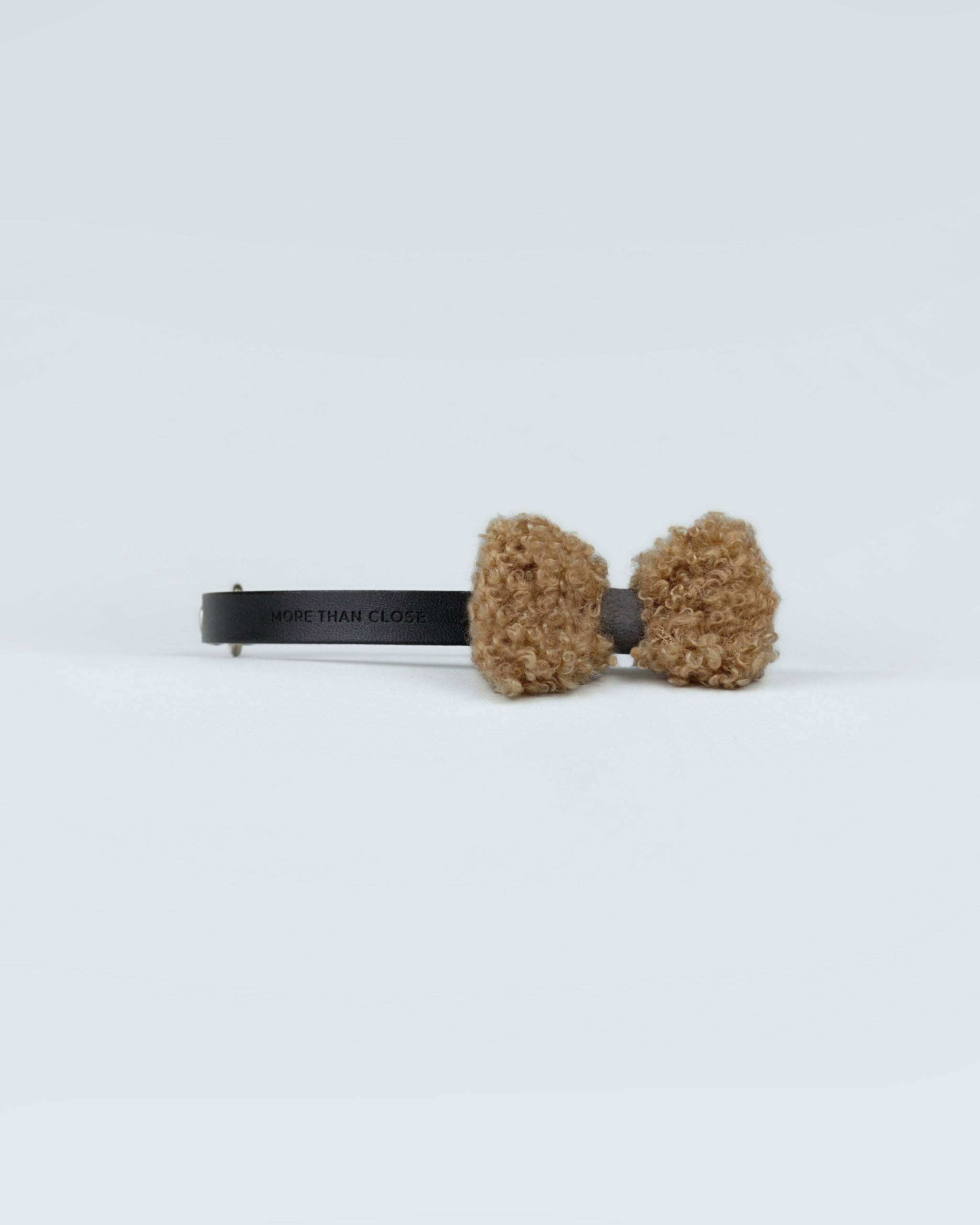 Bavente Collar Bow